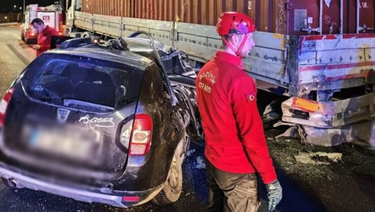 Bozüyük’te otomobil, arıza yapan TIR’a çarptı: 1 ölü, 1 yaralı