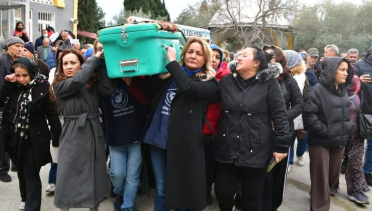 Cenazesini kadınlar taşıdı