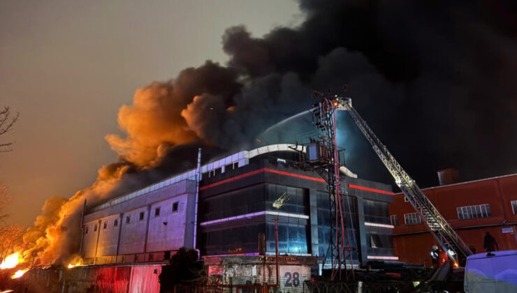 Esenyurt’ta fabrikada yangın