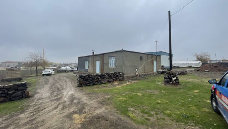 Eşine de oğluna da acımadı! Katliam evi!