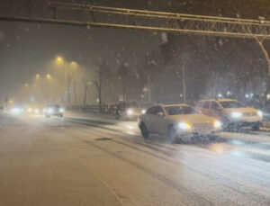 İstanbul 2026 yılına kar yağışı ile girdi