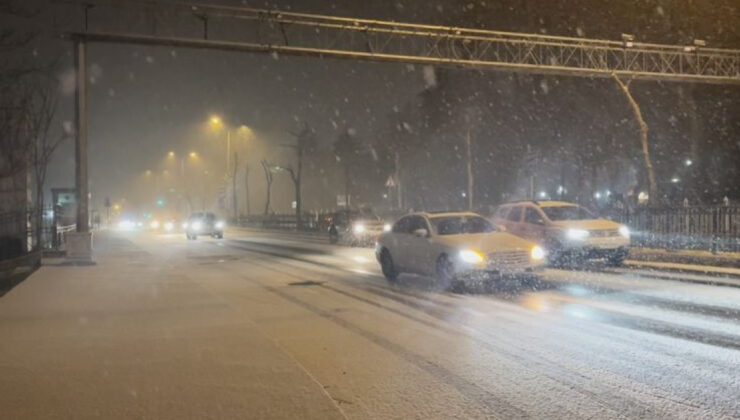 İstanbul 2026 yılına kar yağışı ile girdi