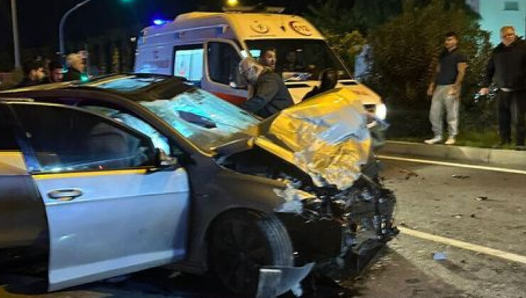 Otomobil ile motosiklet çarpıştı: 1 ölü, 2 yaralı