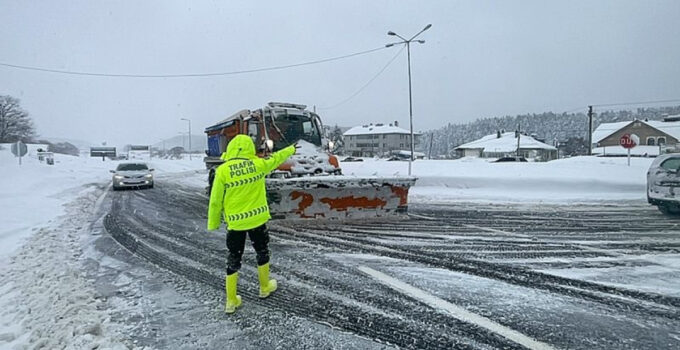 D-100 kara yolu İstanbul istikameti kapandı!